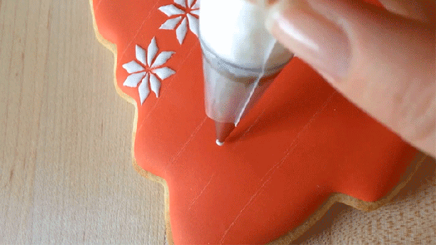 How to make a reindeer cookie by Amber of SweetAmbs.com