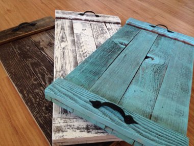 Beautiful serving trays made of reclaimed cabinet doors. Yes, please! By DandMTrends