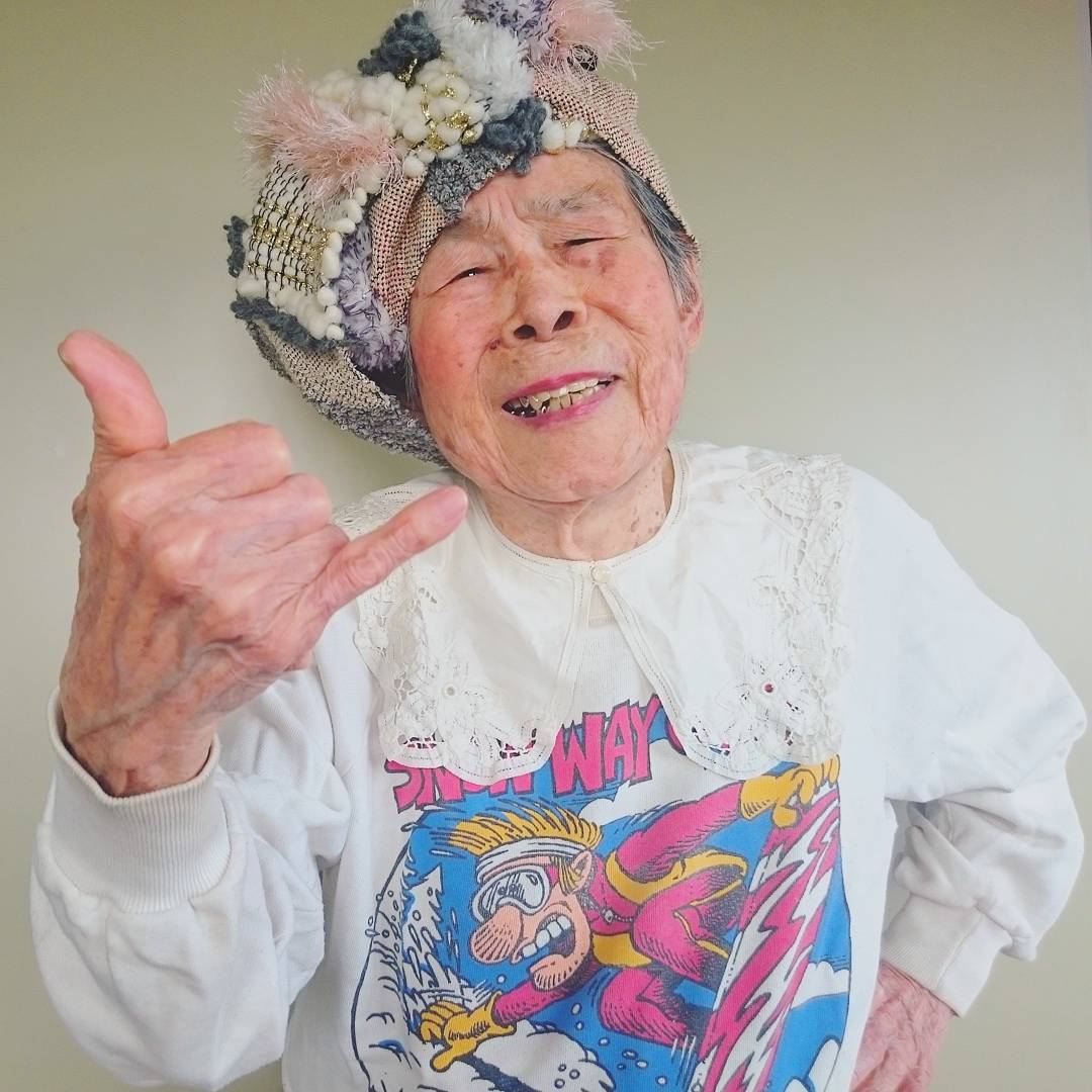 Японская внучка видео. Японская старуха. Японцы бабушка. Дика бабушка.