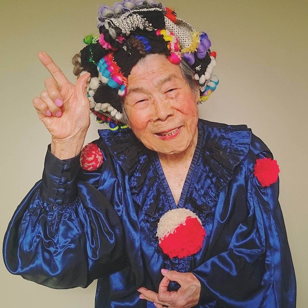 Бабушка азиат